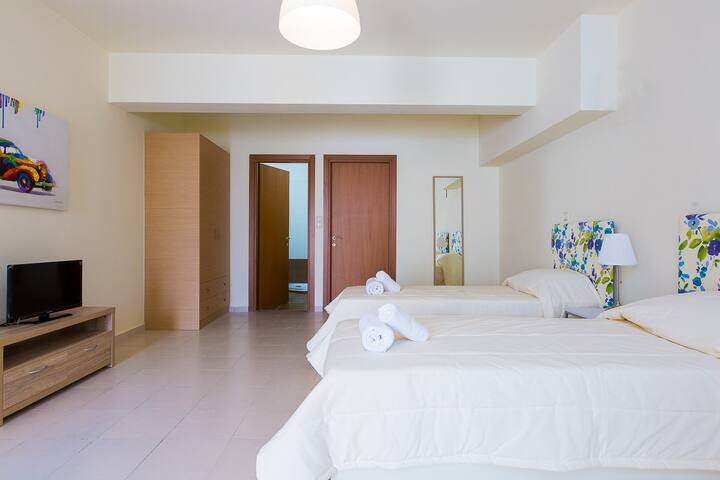 ห้องนอนเตียงคู่!