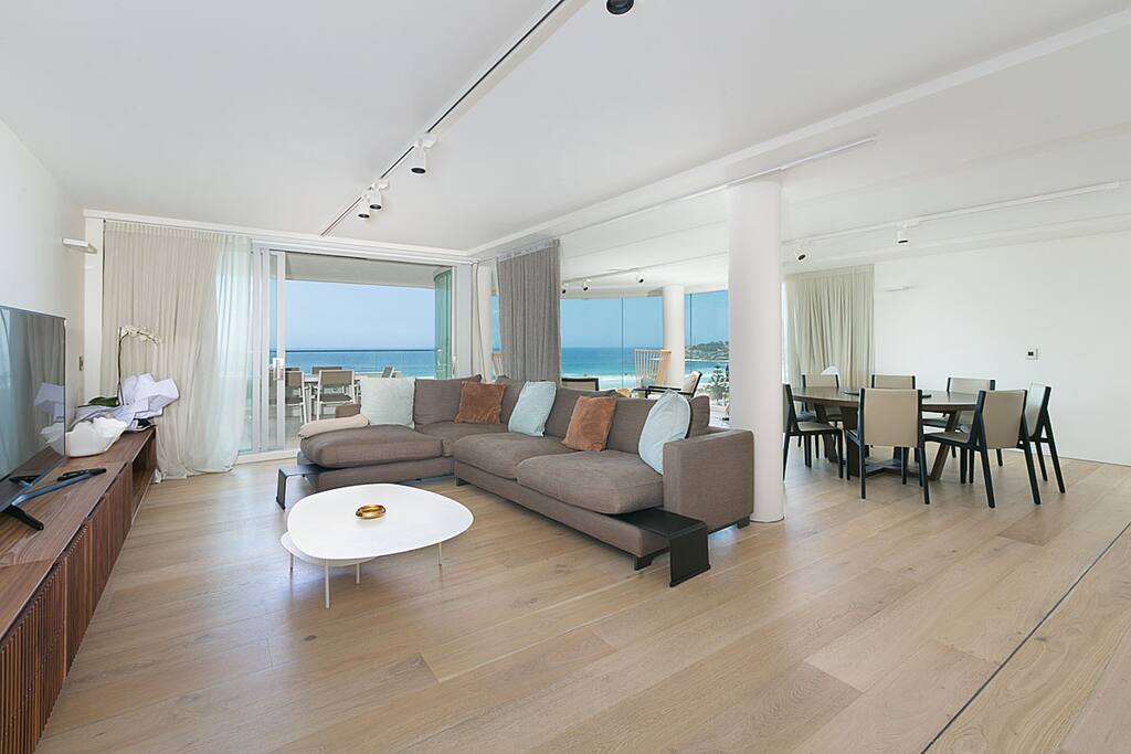 Lounge/TV Zone