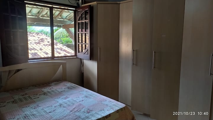 Ორადგილიანი საძინებელი კონდიციონერით.