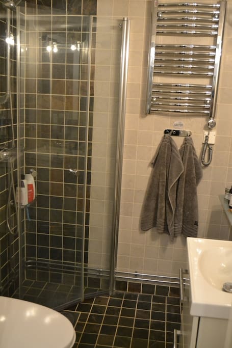 Small bathroom. Underfloorheating for the winter and heated towel rail
