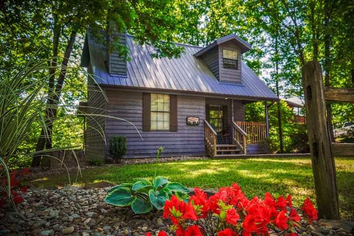 Hot Tub ★ Quiet ★1 Mile to The Island