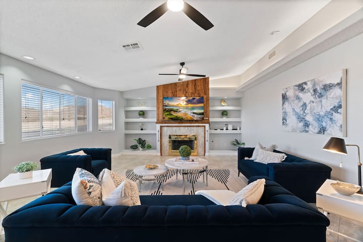 Renovated 3275sqft 5BR/3BA Strip View, Pool, more! gallery image 3