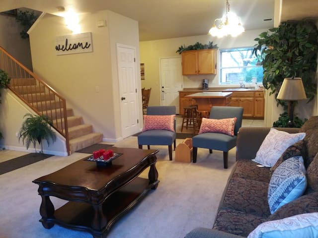 Spacious 3 bdr/ 2.5 BR- 32 miles to Sequoias