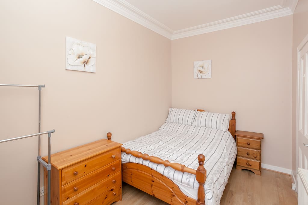 Comfortable double bed in bedroom