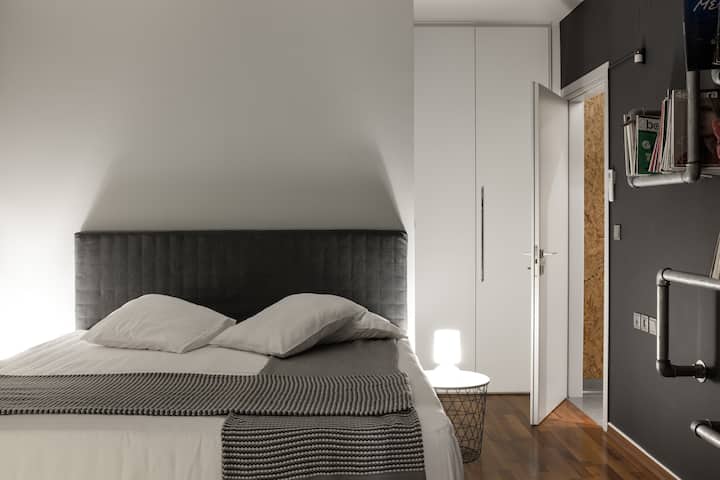 1号卧室： 2米宽双人床