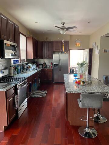 Grand Victorian Mansion in Austin Area gallery image 4