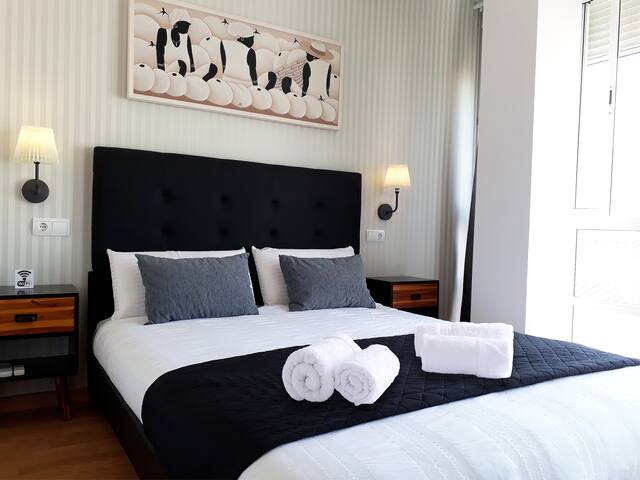 Fabulous modern apartment beach 300m & 2 bicycles