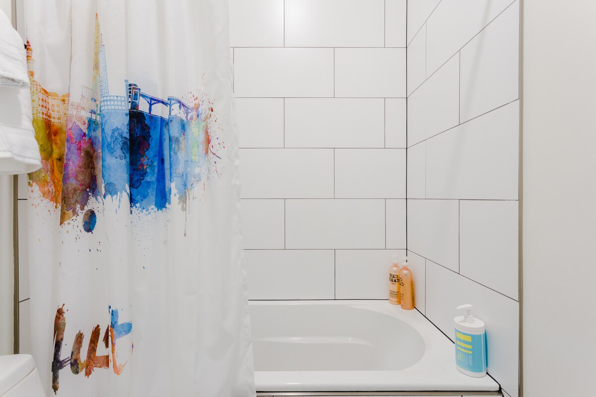 Bright & Modern SoCo Retreat, Minutes from DT!