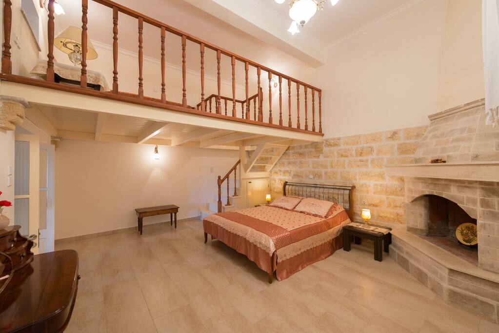 In the bedroom, stone wall cladding and wooden furniture compose a warm fairytale-like atmosphere!