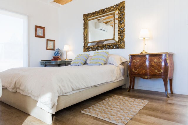 Француско античко огледало и комода (околу 1890 година)