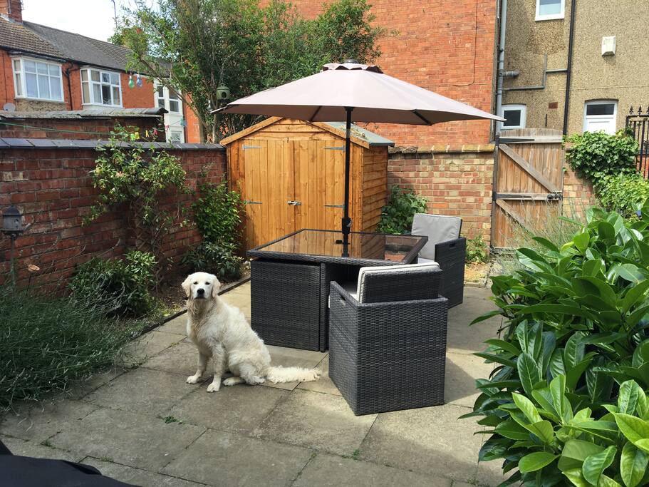 Courtyard garden. Guests are welcome to use (smoking is permitted)