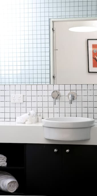 Studio 1 Ensuite Shower room