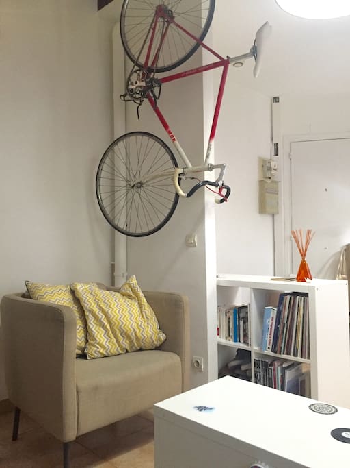 The living room as seen from the sofa, the bike can be used at your own risk but you probably need to fix it first ;)