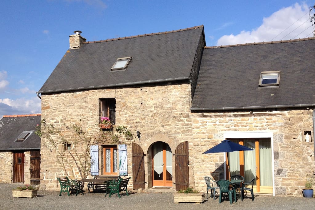 The cottage opens onto the farm courtyard, with a choice of places to eat.