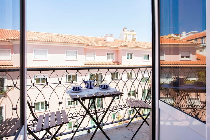 Modern Antique Boutique Duplex Rooftop Flat Lisbon gallery image 3