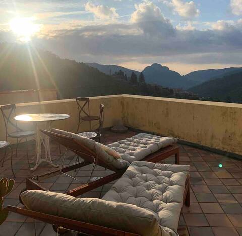 Country house with terrace 15 minutes from the sea