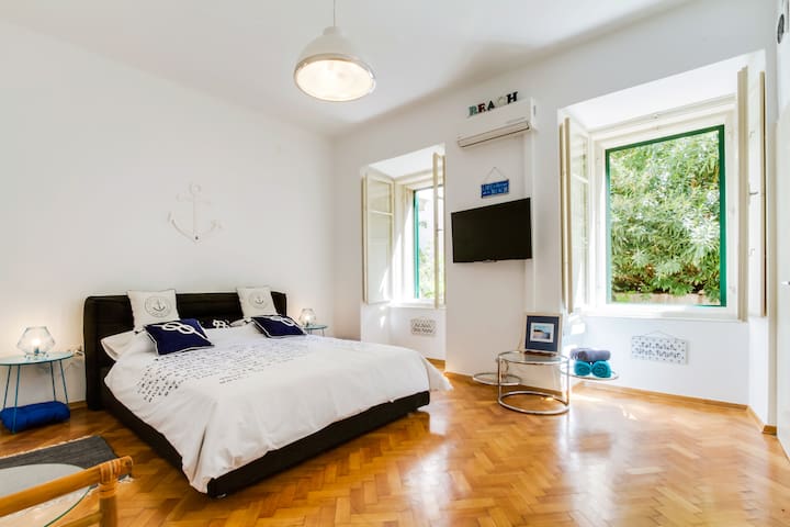 Old Town SAILOR #by the seaorgan #with garden