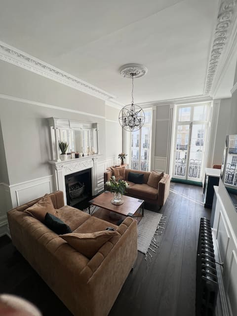 'Beautiful Apartment moments from the Beach'