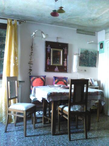 Casa Carmini – typical Venetian apartment gallery image 4