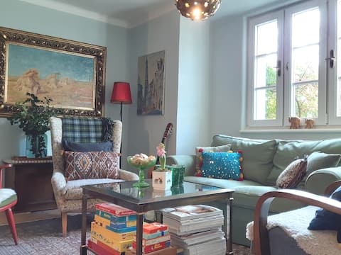 Erfolgreiche Airbnb-Immobilie: Feels Like Home. Colorful, homely apartment. in Salzburg