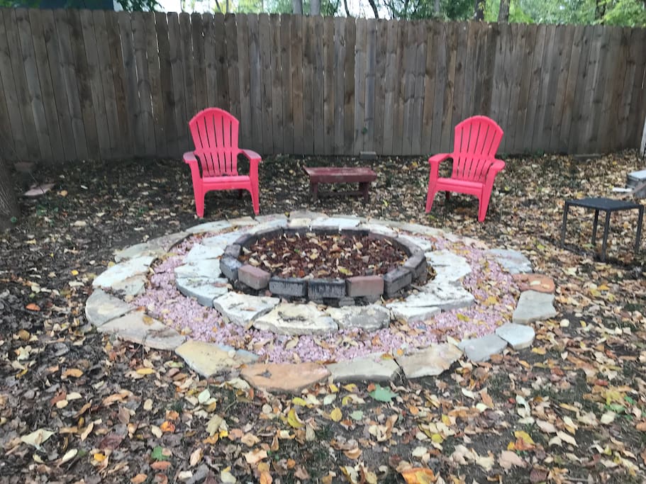 Private fenced in back yard. Safe and quiet neighborhood in walking distance to restaurants, bars and shops.