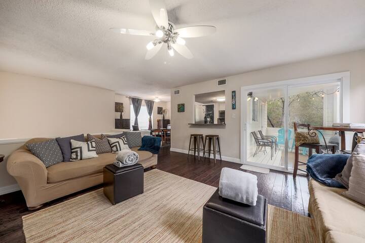 The Big Zilker. Minutes to it all! gallery image 4