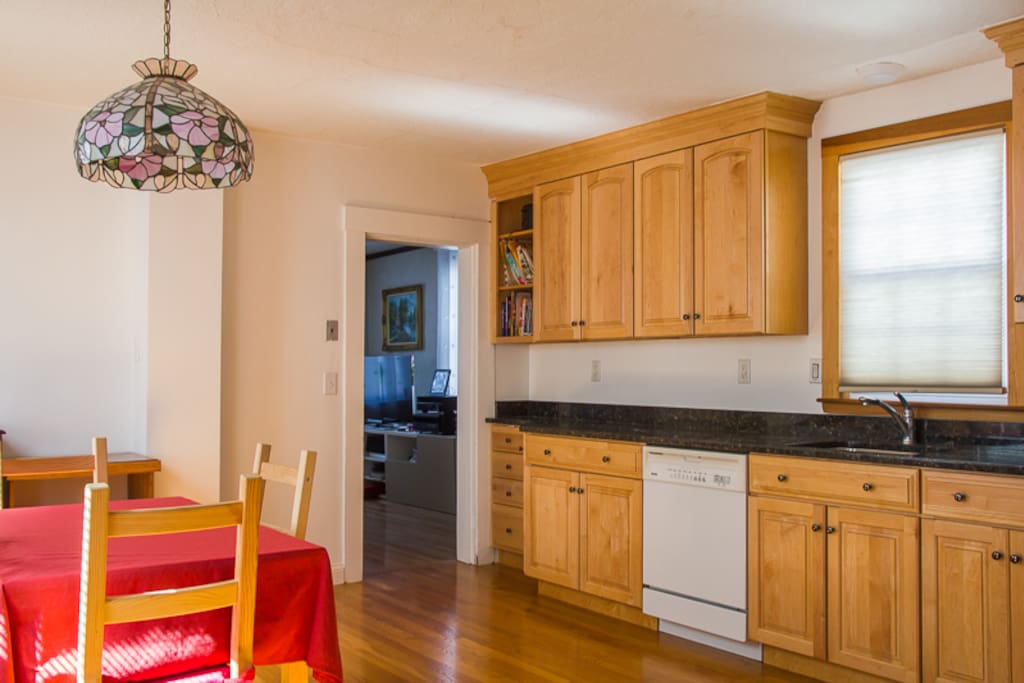 Kitchen (b)