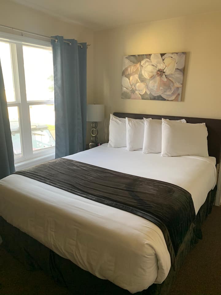 Second bedroom with queen bed