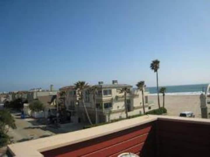 Hollywood Beach House Houses for Rent in Oxnard, California, United