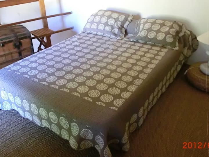 spálňa na medziposchodí s 3 oknami