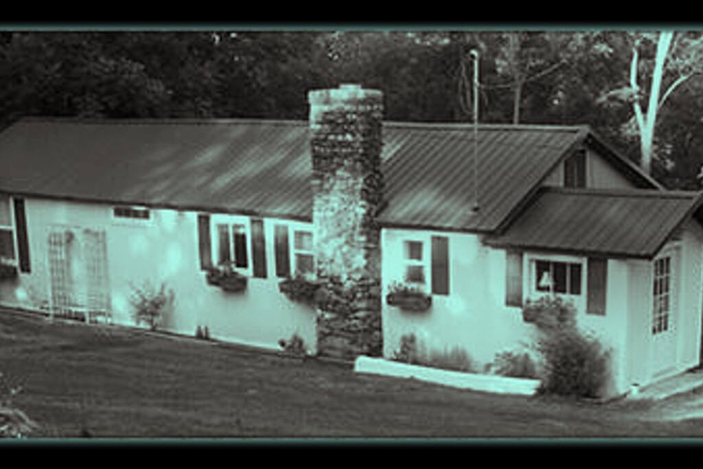A Historic cottage in Glenora. Cottages for Rent in Dundee