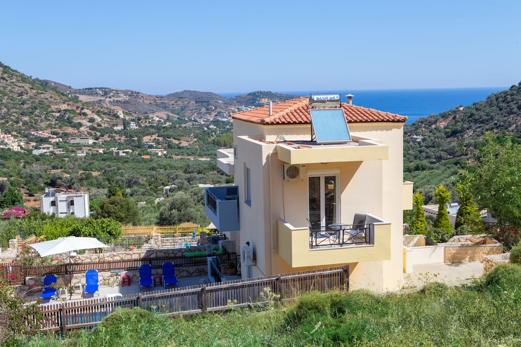 3 sleeping rooms
Accommodates up to 7 people and 1 infant
2 bathrooms
100sqm Living area
