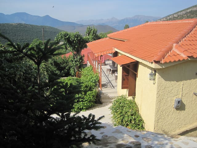 Charming Stone House "Agrotospito"