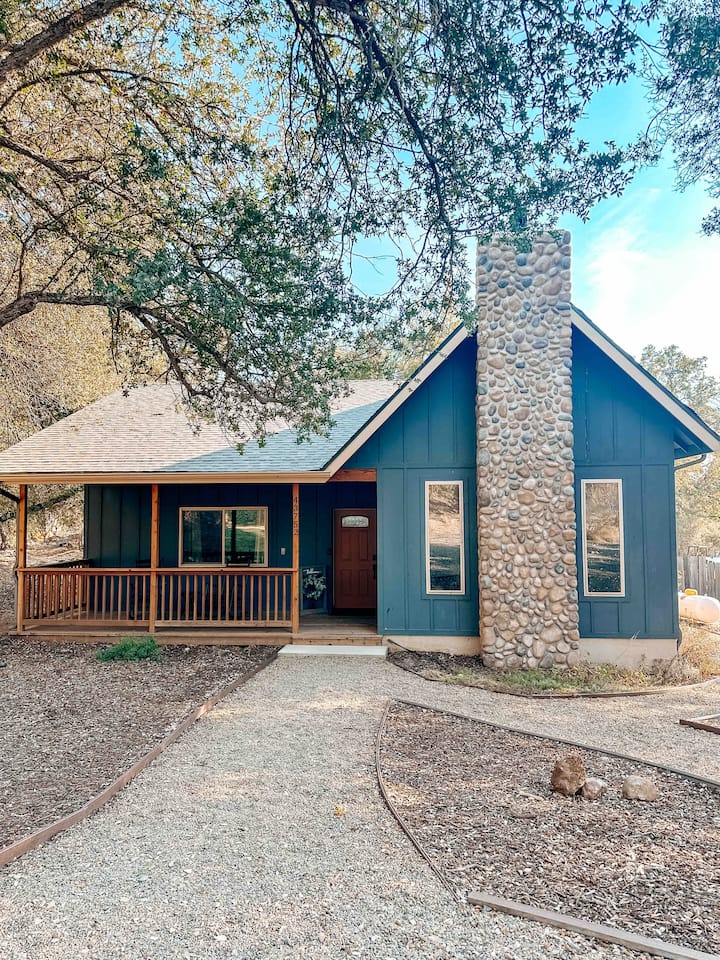 Cabin with POOL & SPA, 5 mins to Sequoias Cabins for Rent in Three
