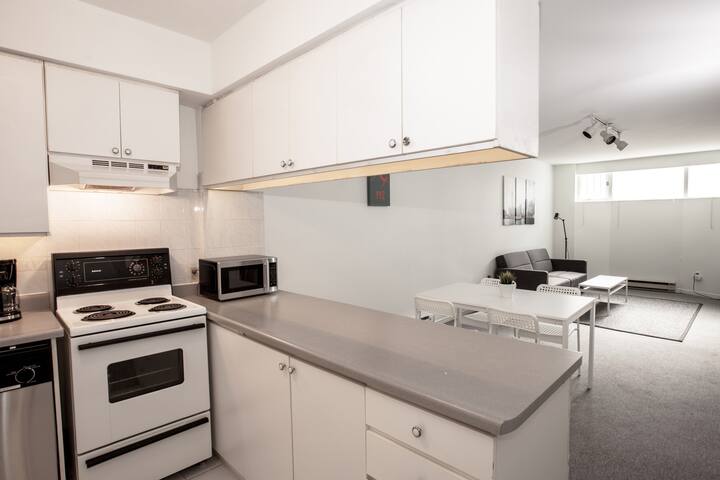 DUNDAS SQUARE – Spacious Bunker – with 2 Desks gallery image 2