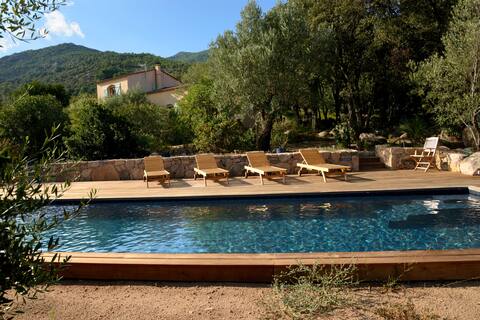 House between sea and mountain, heated pool