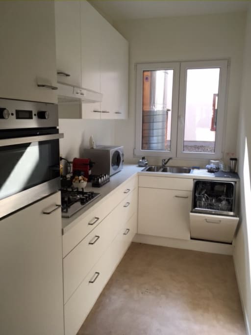Kitchen complete & also dishwasher