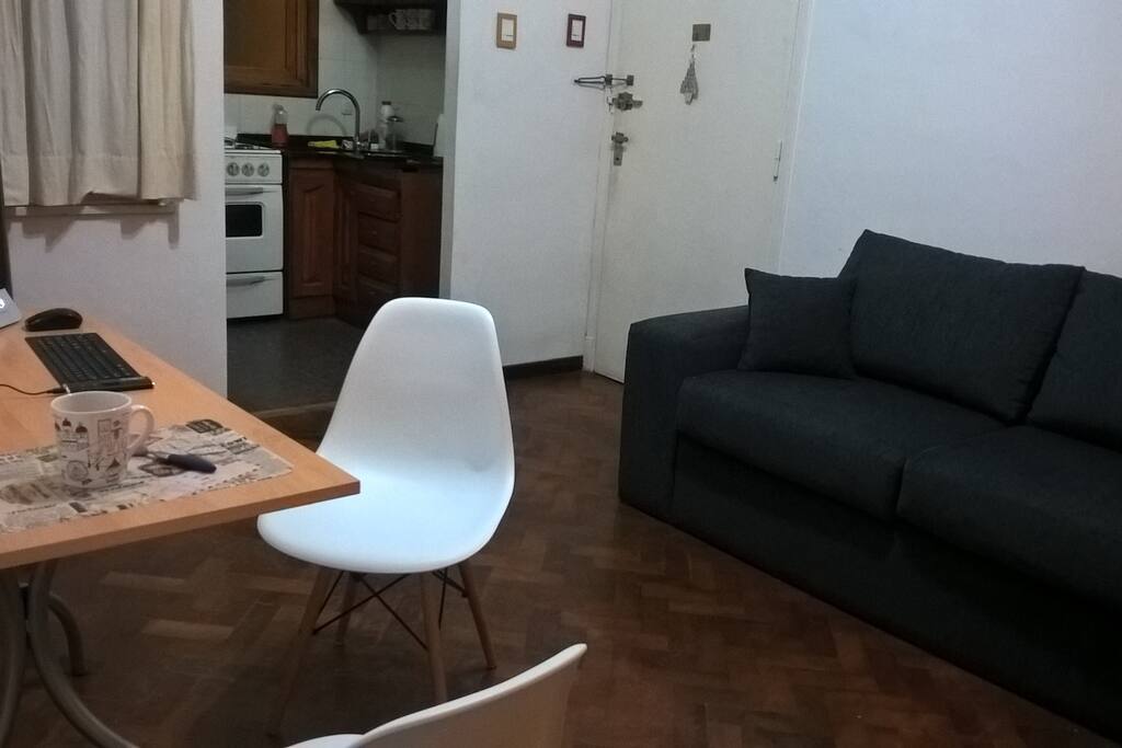 cuenta además con sofá cama de dos plazas