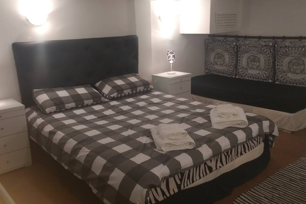 Super comfortable king size bed.