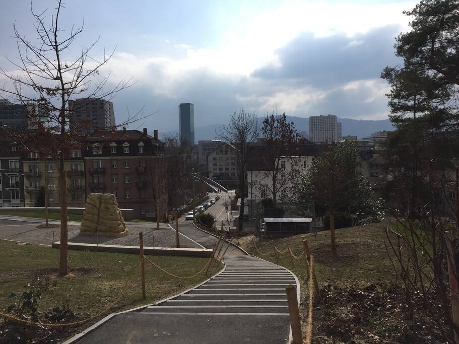 one minute from the beatifull industrial zurich west