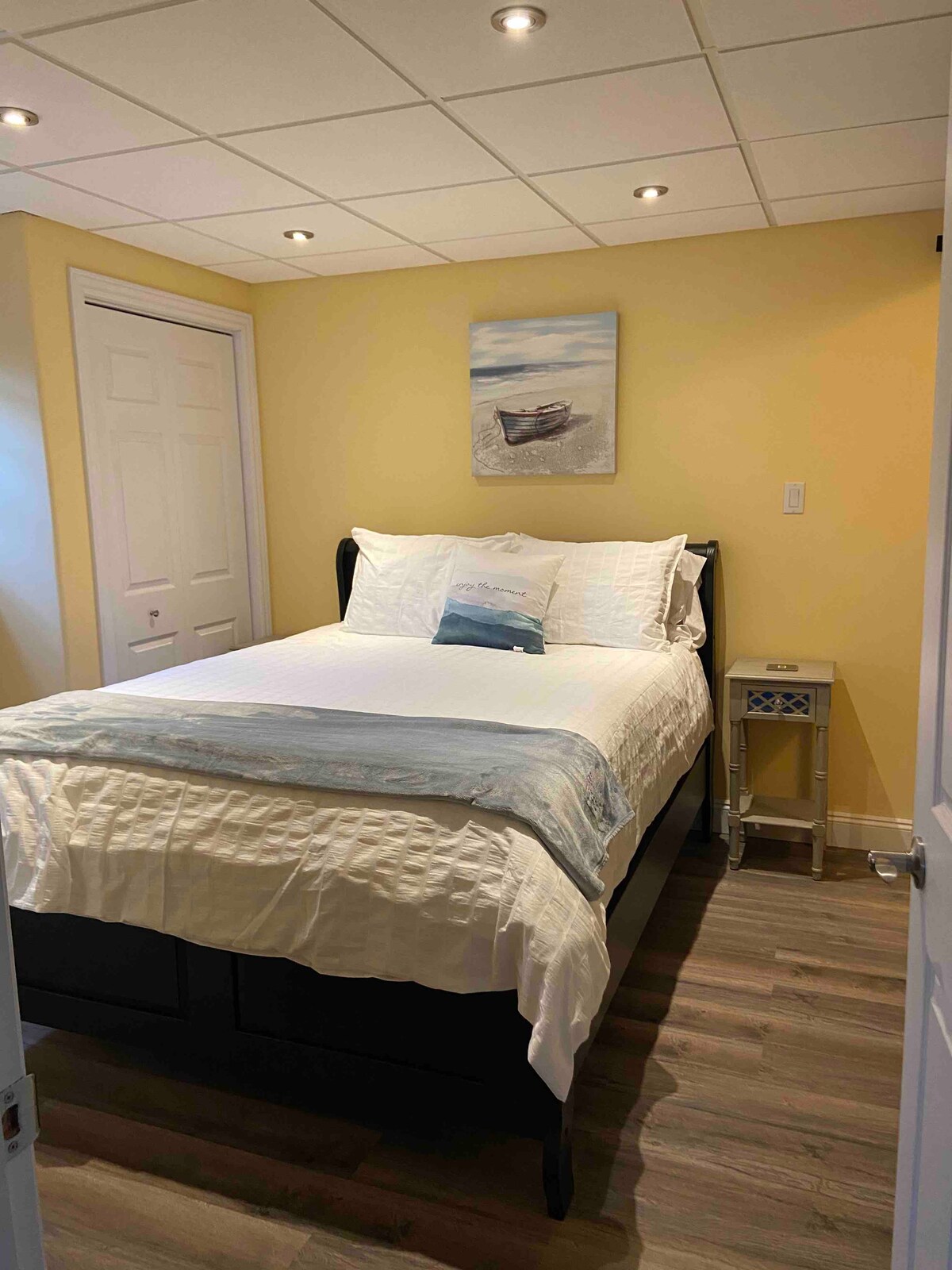 Спалнята с двойно легло.