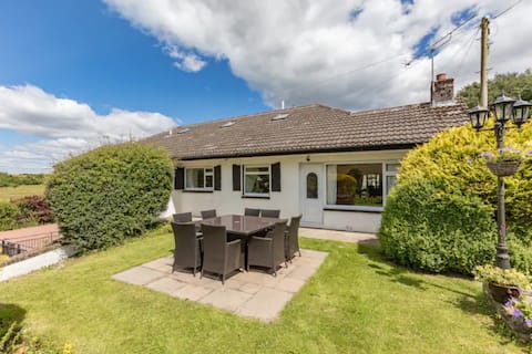 The Granary. Sleeps 13 - 15. Stunning rural views.