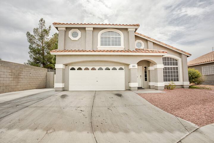 Luxurious 4bed/3ba POOL LVStrip 10 mins free park! gallery image 3