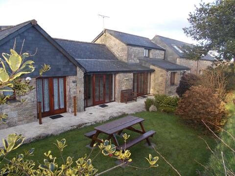 Tor View Barn (6 en-suite rooms sleeping 12 - 20)