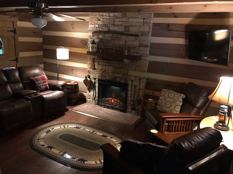 Top Airbnb: Private Waterfalls on 3 Acres. Creekside Smoky Mtn in Morristown
