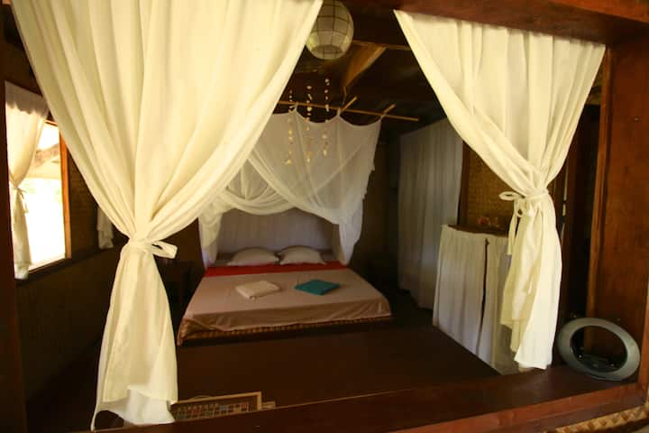 Main room w king size bed