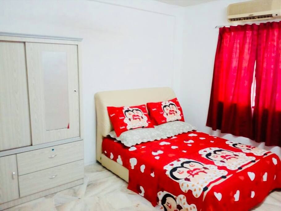 Middle Bedroom with Queen Bed, Wardrobe, Air Conditioner & Ceiling Fan
