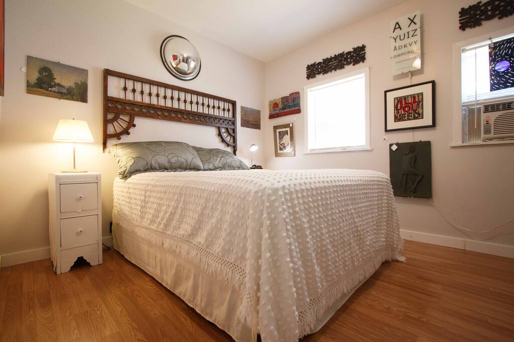 Queen size bedroom with walk-in closet