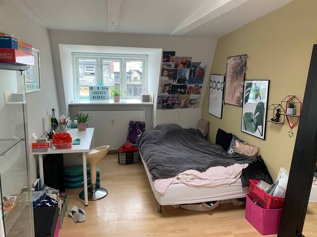 Penthouse, baghus på Kgs Nytorv med privat altan. gallery image 4