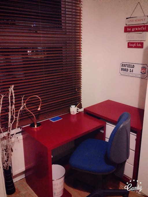 Room Pic 3: student or worker area. Double desk.